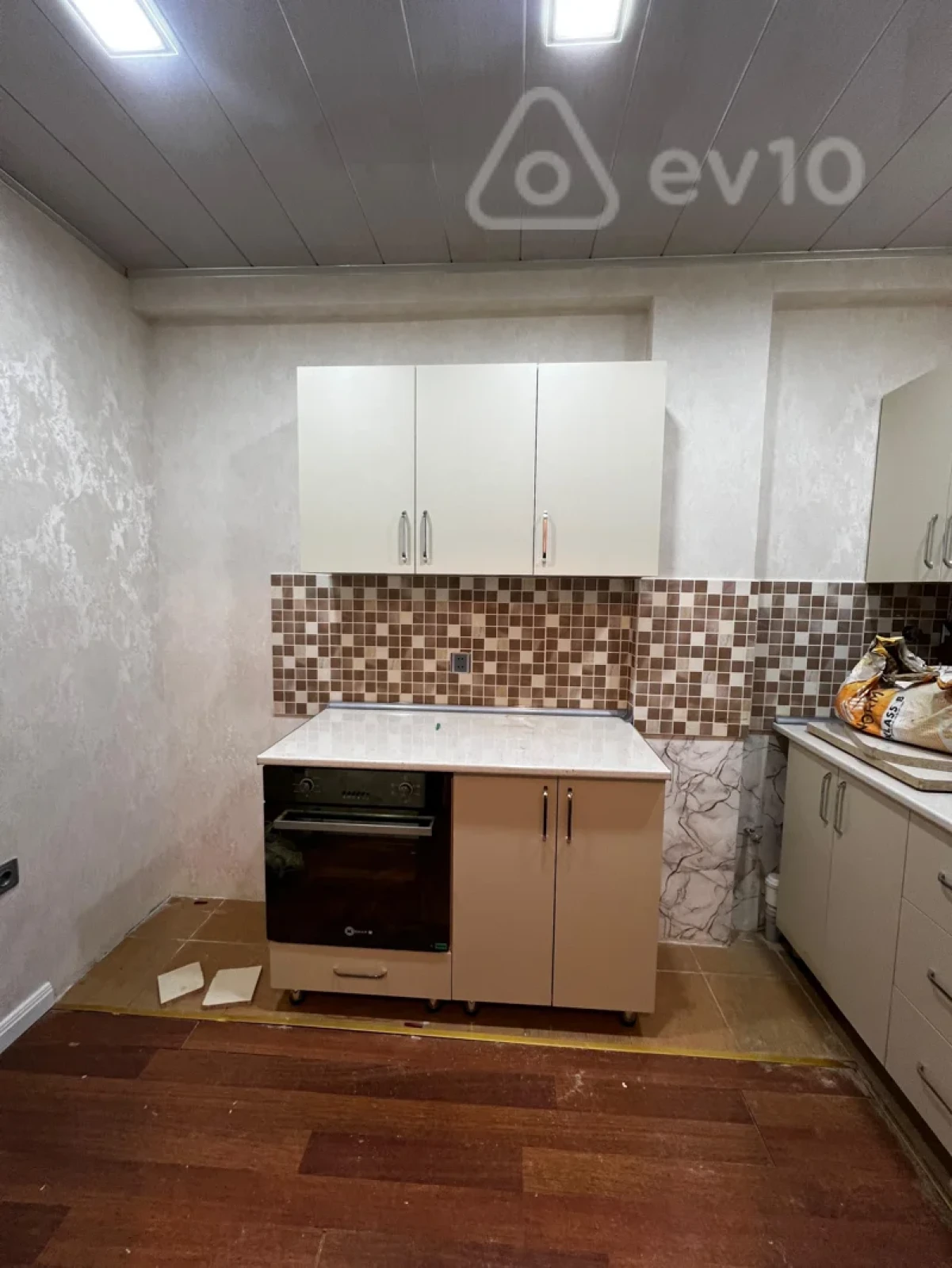 Kirayə verilir 2 otaqlı yeni tikili 60 m²