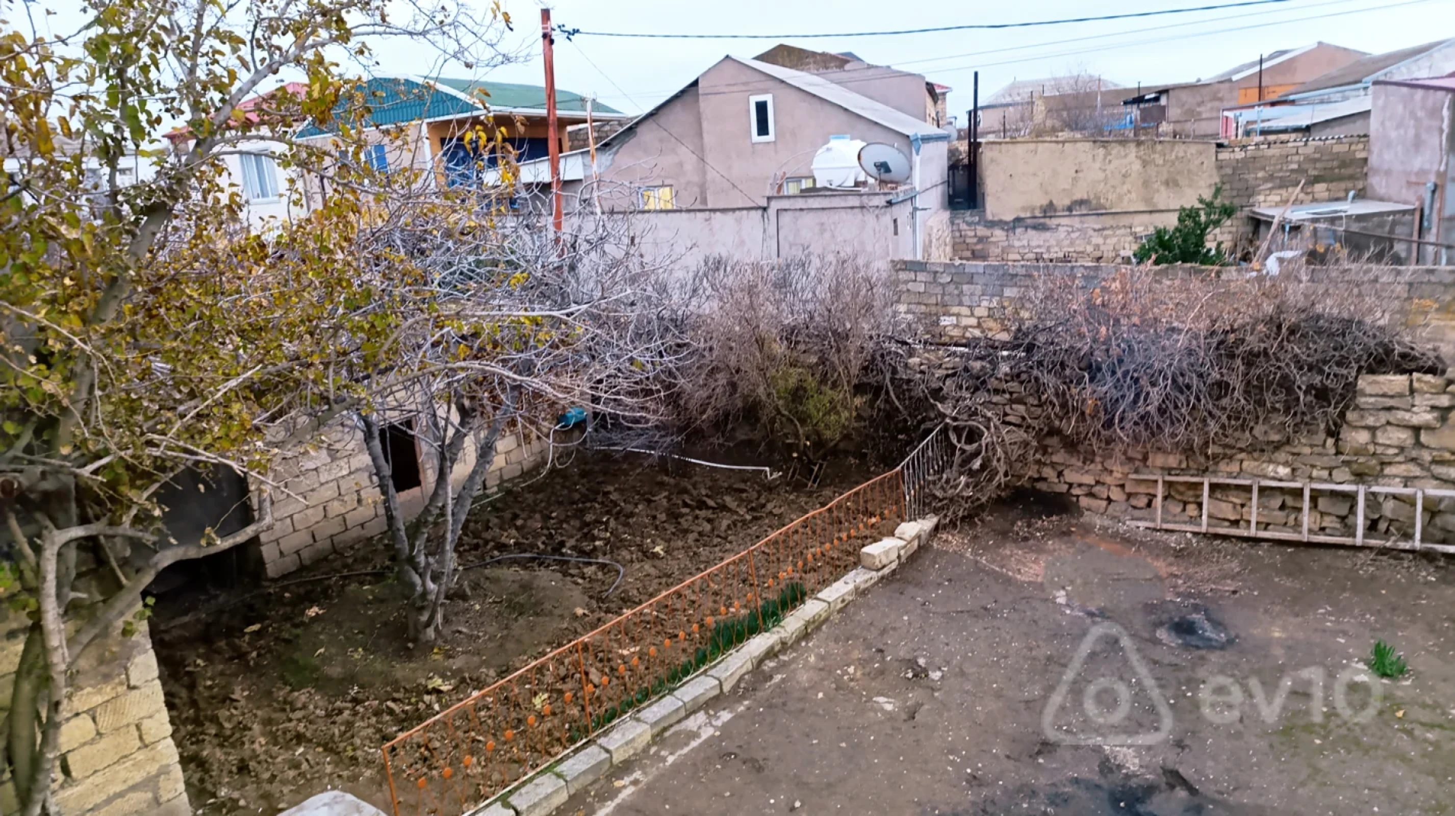 Satılır 6 otaqlı həyət evi 150 m²