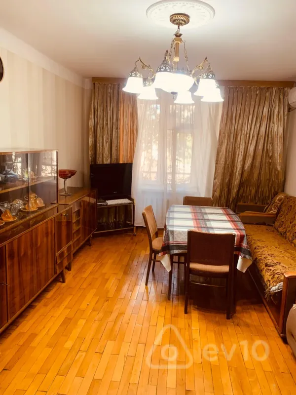 Kirayə verilir 3 otaqlı köhnə tikili 120 m²