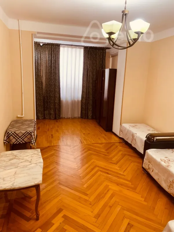 Kirayə verilir 3 otaqlı köhnə tikili 120 m²