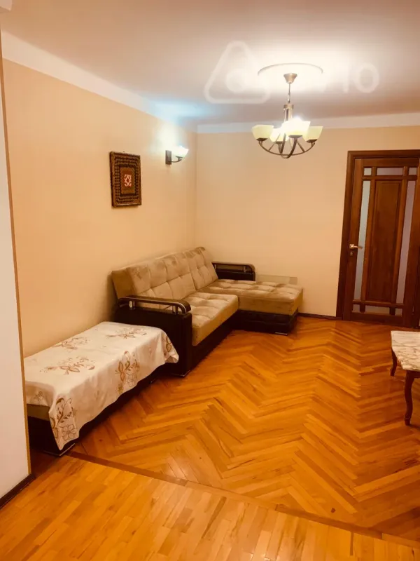 Kirayə verilir 3 otaqlı köhnə tikili 120 m²