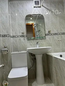 Kirayə verilir 3 otaqlı köhnə tikili 120 m²