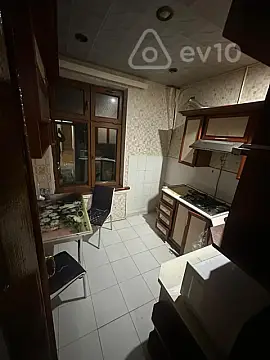 Kirayə verilir 3 otaqlı köhnə tikili 80 m²