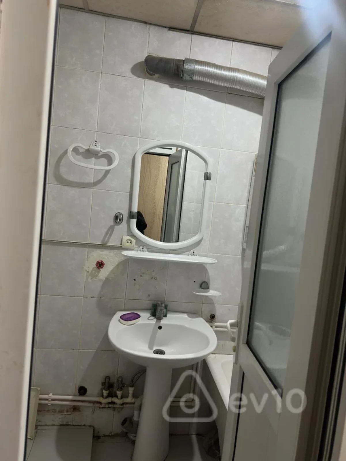 Kirayə verilir 3 otaqlı köhnə tikili 80 m²