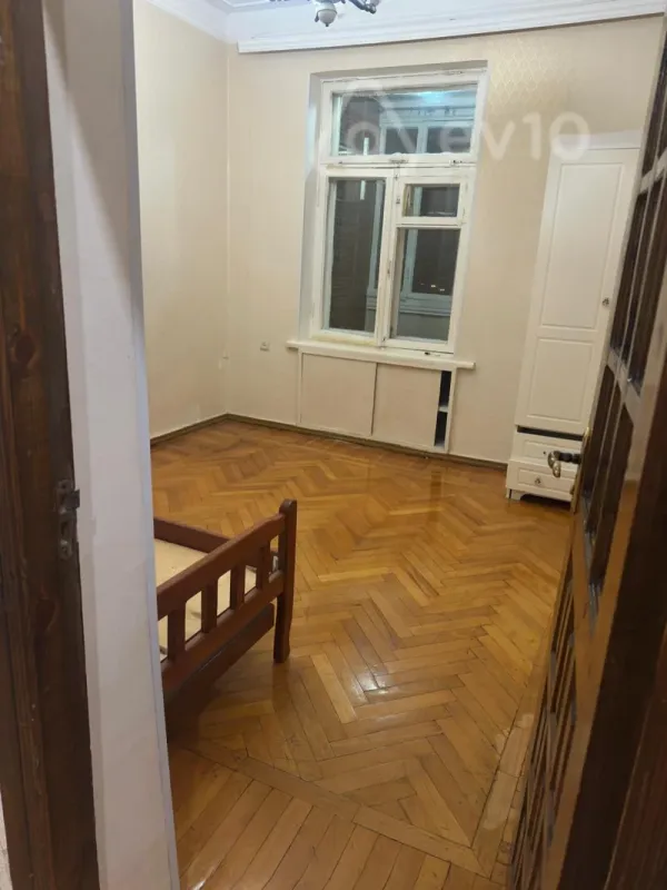 Kirayə verilir 3 otaqlı köhnə tikili 80 m²