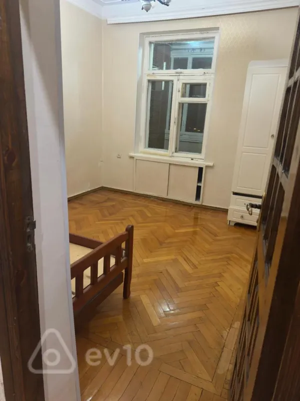 Kirayə verilir 3 otaqlı köhnə tikili 80 m²