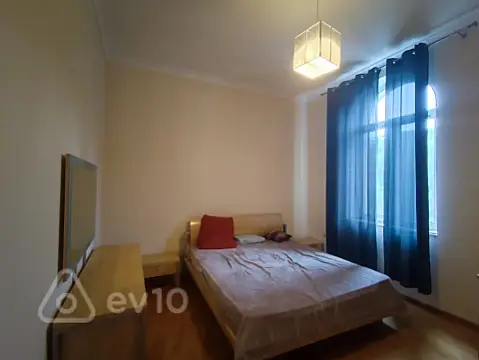 Kirayə verilir 3 otaqlı köhnə tikili 120 m²