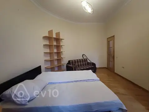 Kirayə verilir 3 otaqlı köhnə tikili 120 m²