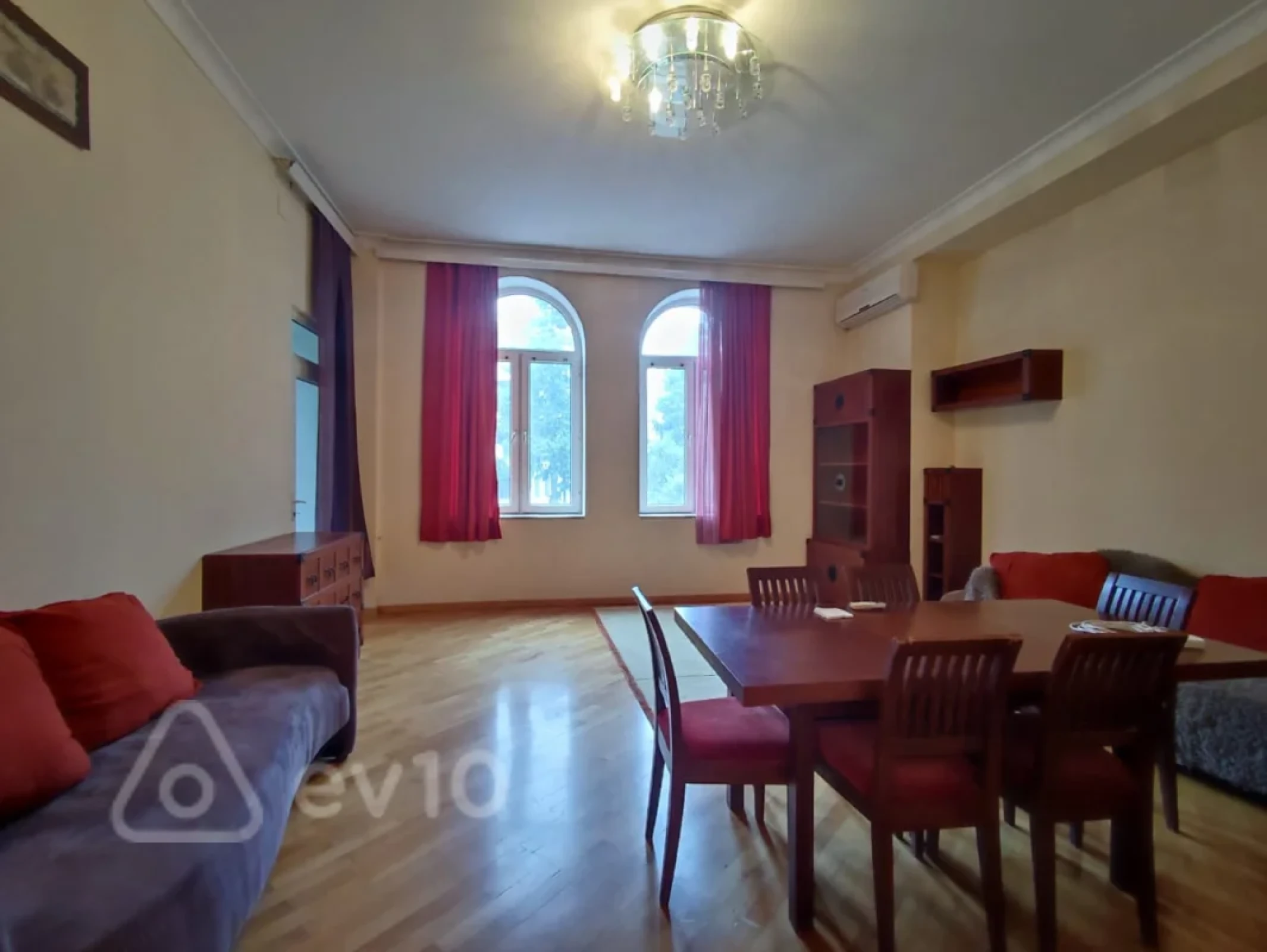 Kirayə verilir 3 otaqlı köhnə tikili 120 m²