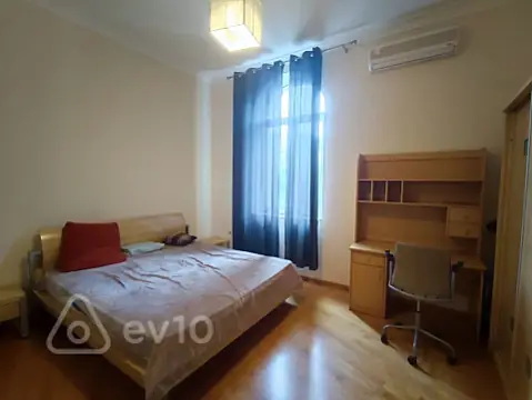 Kirayə verilir 3 otaqlı köhnə tikili 120 m²