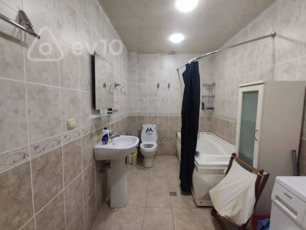 Kirayə verilir 3 otaqlı köhnə tikili 120 m²