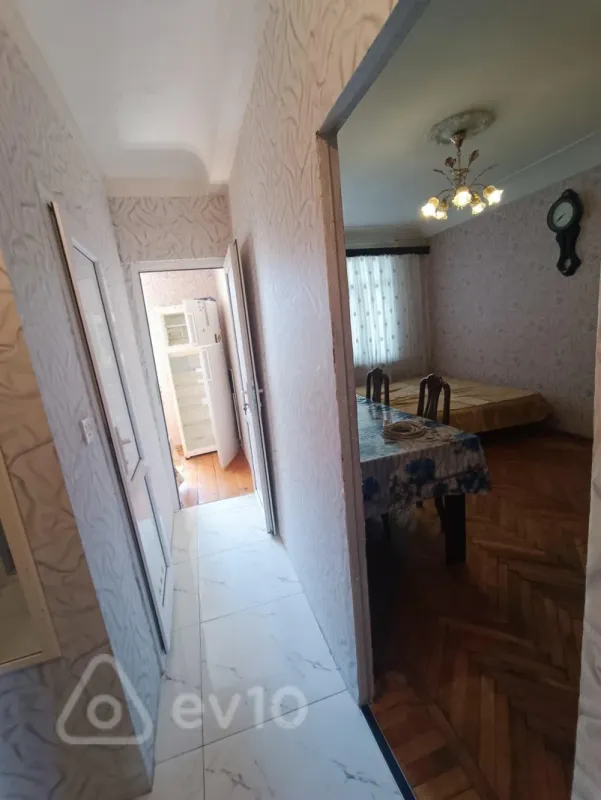 Kirayə verilir 2 otaqlı köhnə tikili 35 m²