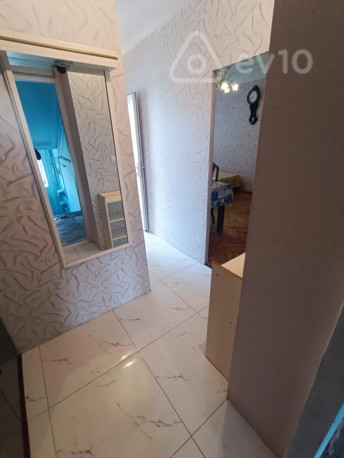 Kirayə verilir 2 otaqlı köhnə tikili 35 m²