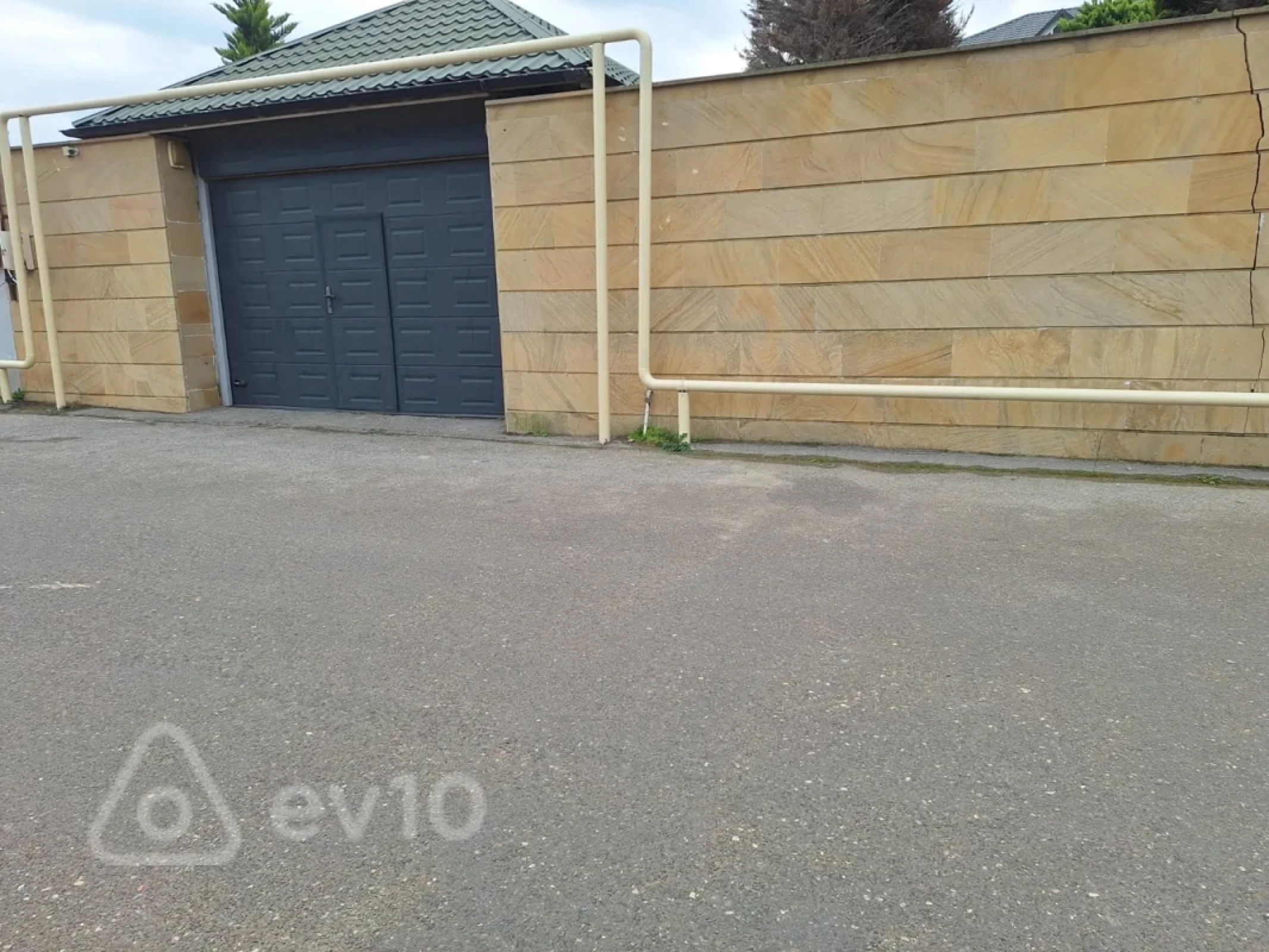 Satılır 11 otaqlı həyət evi 581 m²