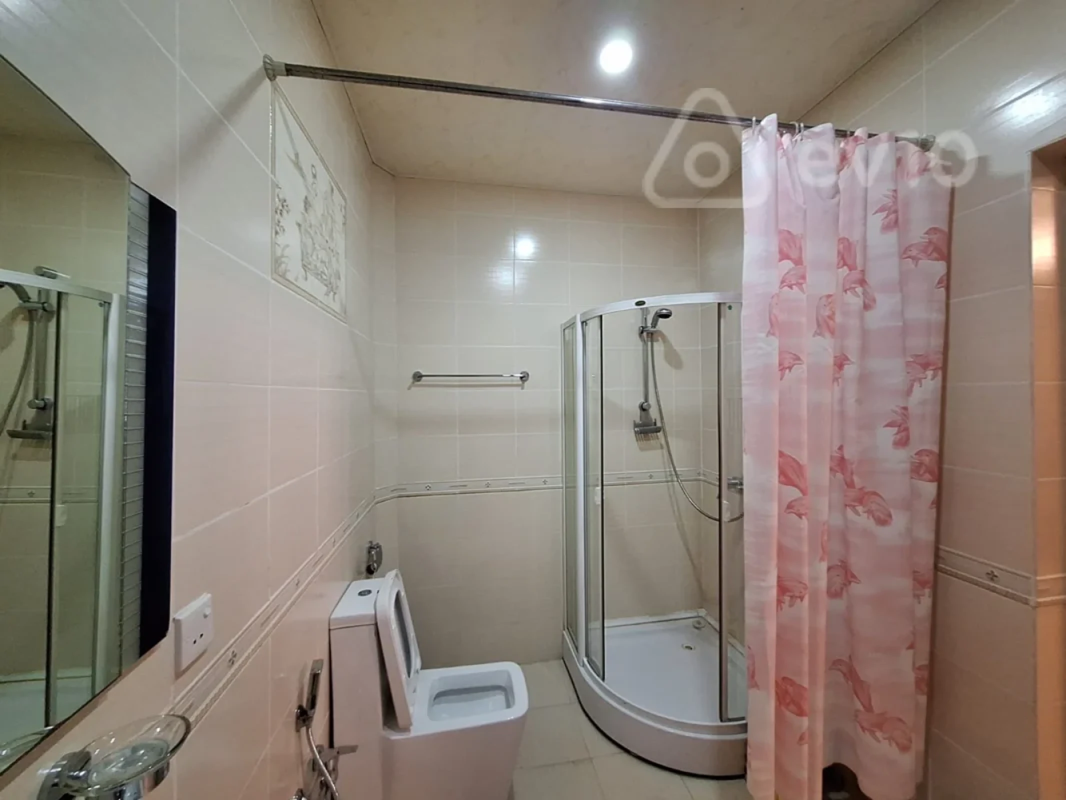 Satılır 11 otaqlı həyət evi 581 m²