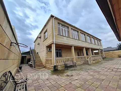 Satılır 11 otaqlı həyət evi 581 m²
