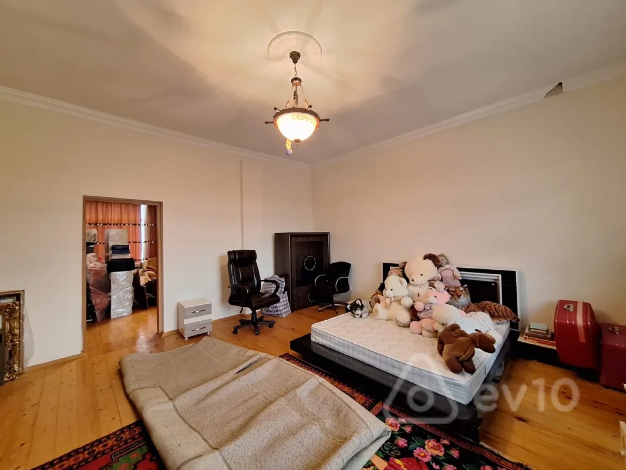 Satılır 11 otaqlı həyət evi 581 m²