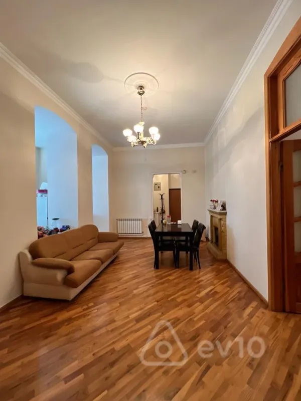 Kirayə verilir 3 otaqlı köhnə tikili 130 m²