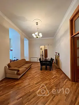 Kirayə verilir 3 otaqlı köhnə tikili 130 m² — Bakı, Səbail 3 otaq 130.00 m²