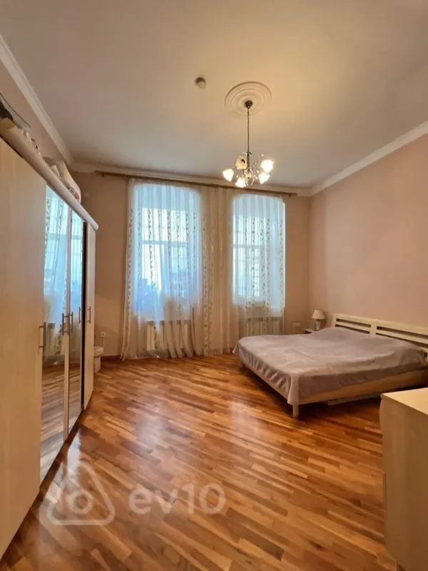 Kirayə verilir 3 otaqlı köhnə tikili 130 m²