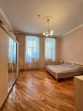 Kirayə verilir 3 otaqlı köhnə tikili 130 m²