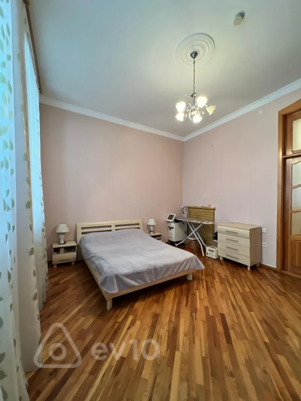 Kirayə verilir 3 otaqlı köhnə tikili 130 m²