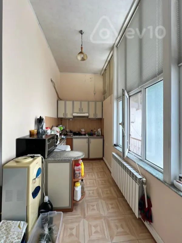Kirayə verilir 3 otaqlı köhnə tikili 130 m²