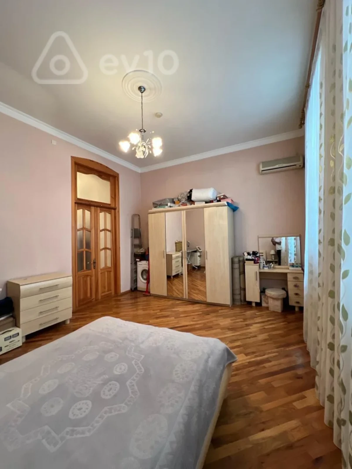 Kirayə verilir 3 otaqlı köhnə tikili 130 m²