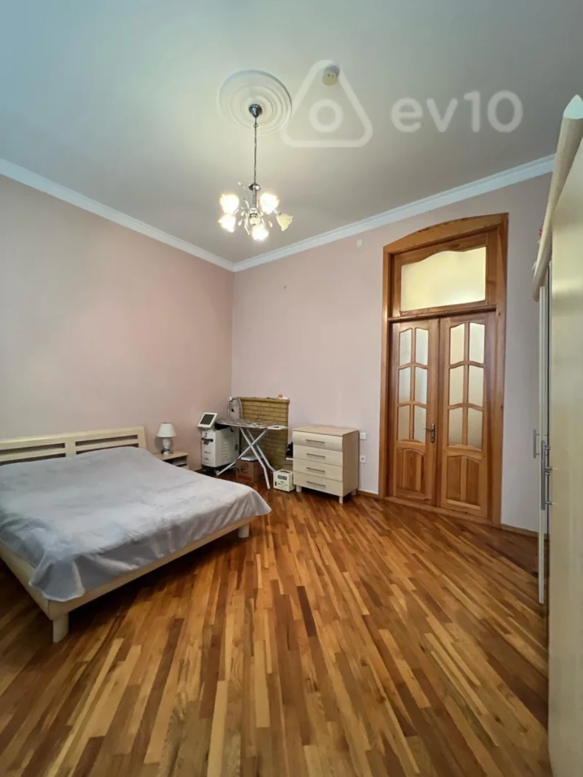 Kirayə verilir 3 otaqlı köhnə tikili 130 m²