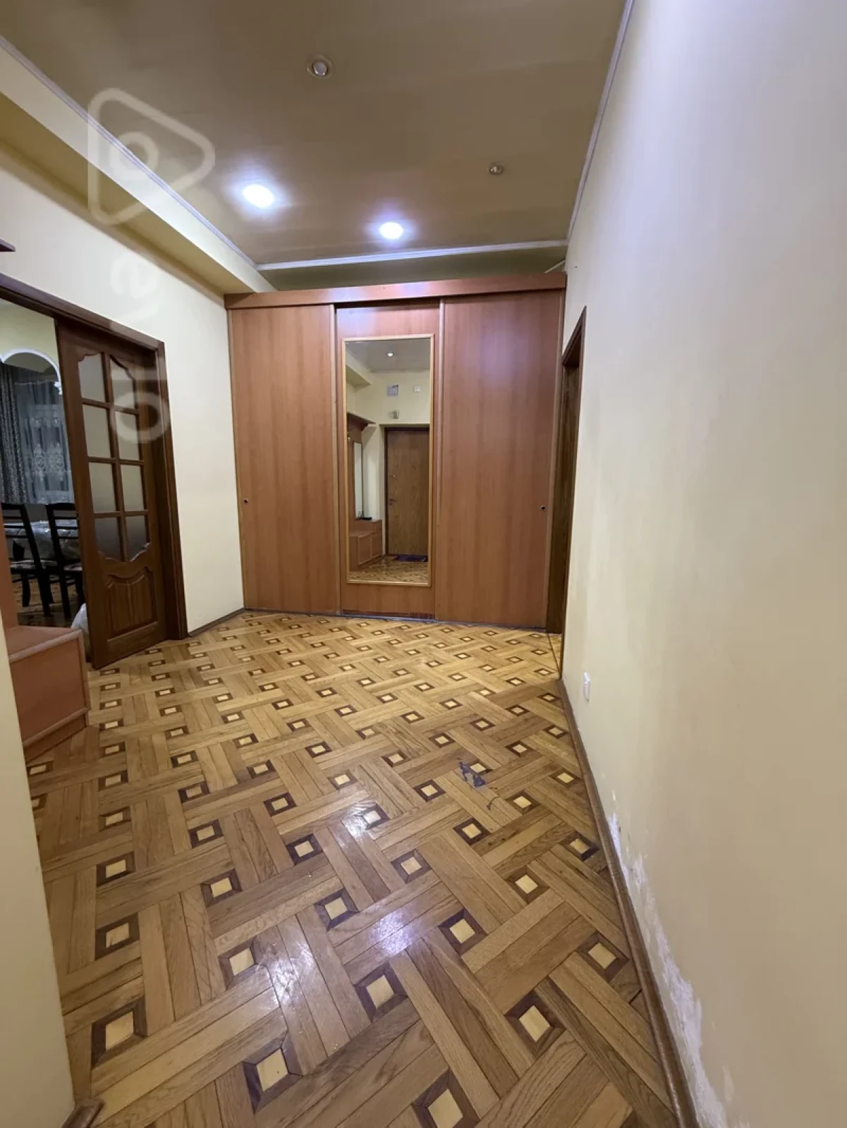 Kirayə verilir 2 otaqlı yeni tikili 95 m²