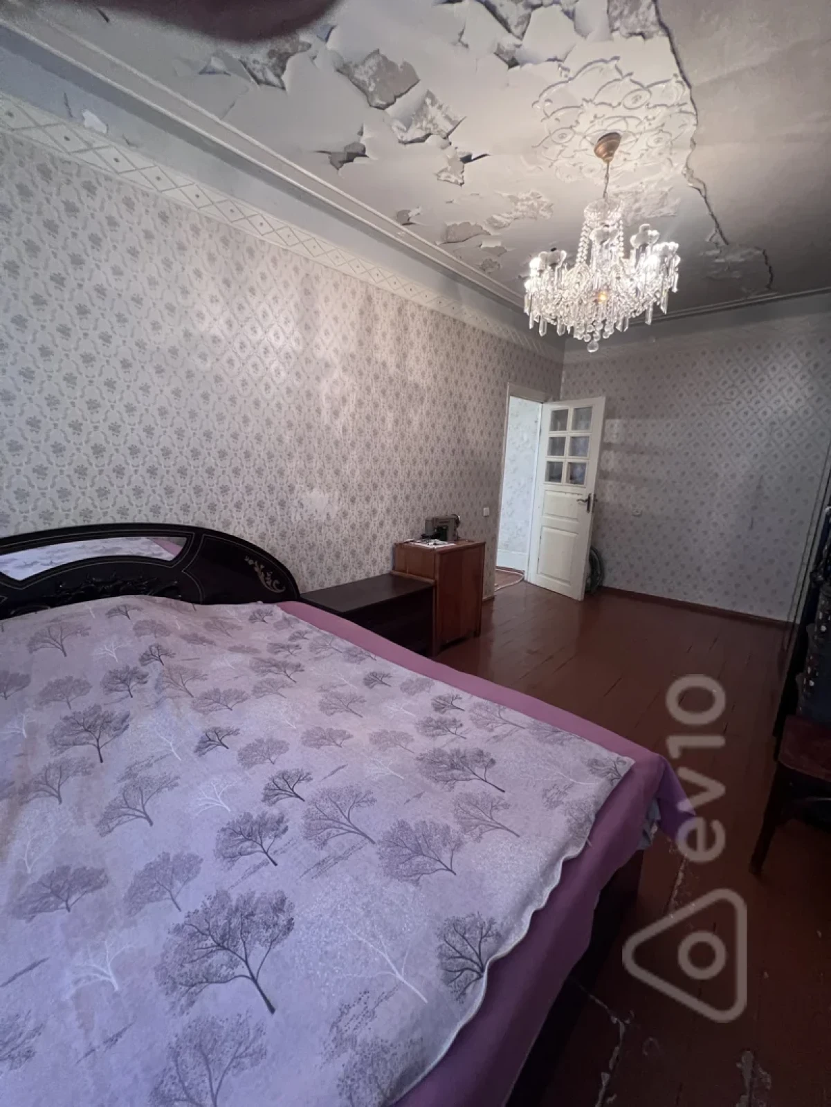 Satılır 4 otaqlı köhnə tikili 101 m²