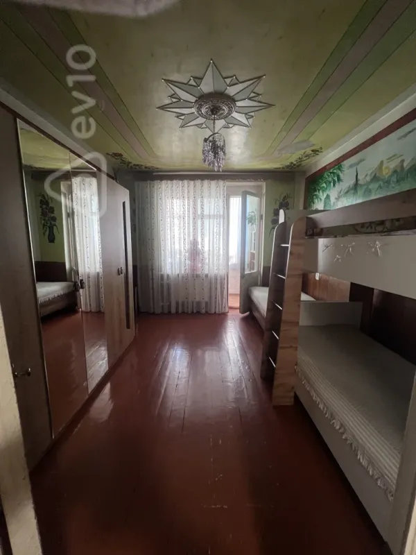 Satılır 4 otaqlı köhnə tikili 101 m²