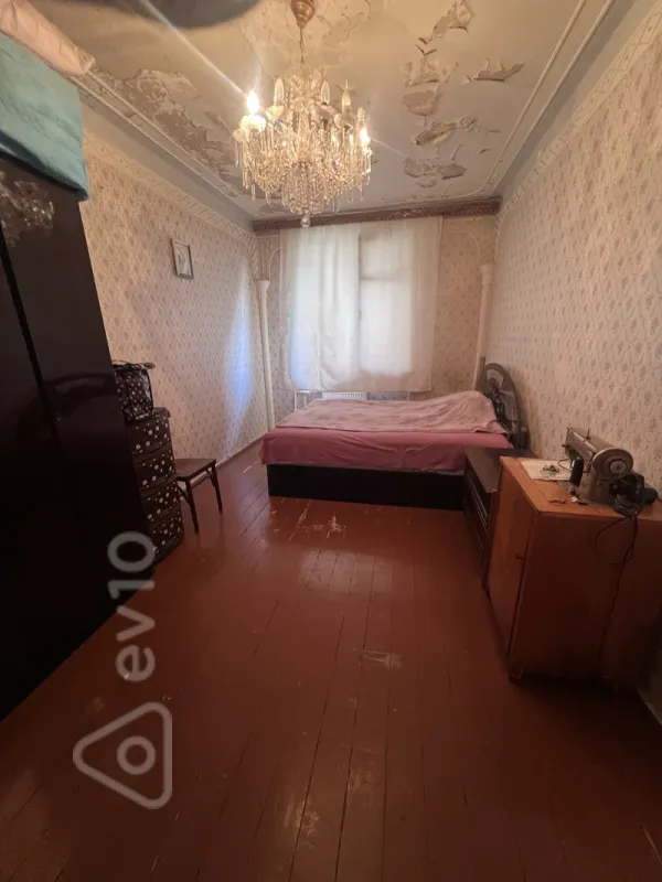 Satılır 4 otaqlı köhnə tikili 101 m²