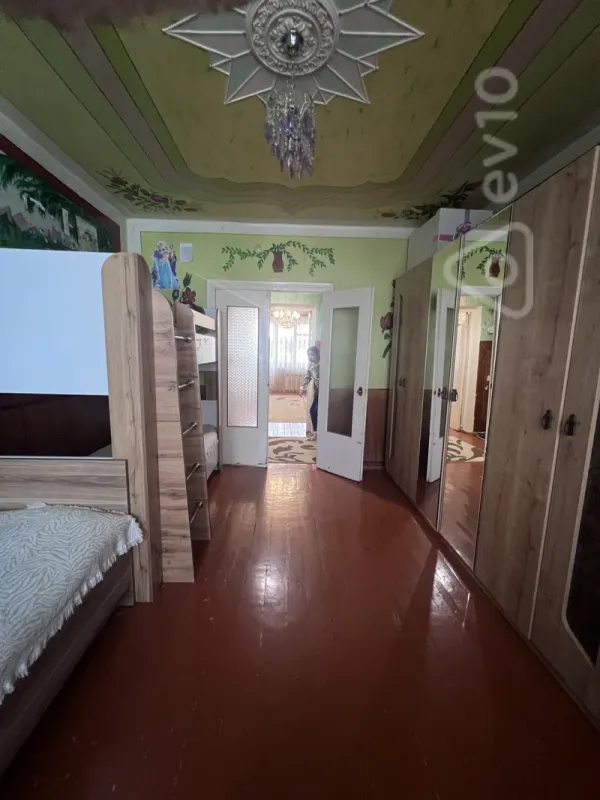 Satılır 4 otaqlı köhnə tikili 101 m²