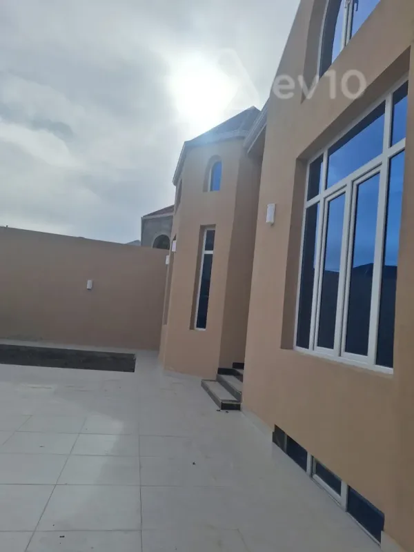 Satılır 4 otaqlı həyət evi 140 m²
