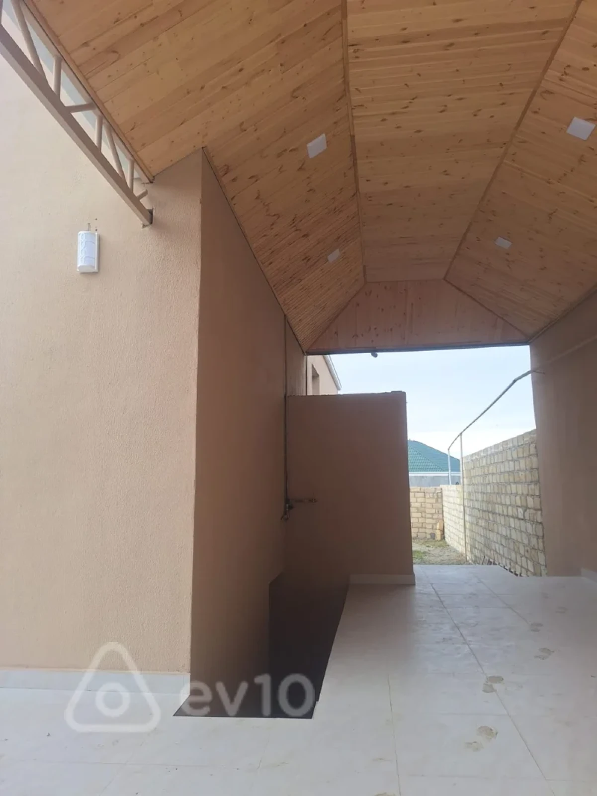 Satılır 4 otaqlı həyət evi 140 m²