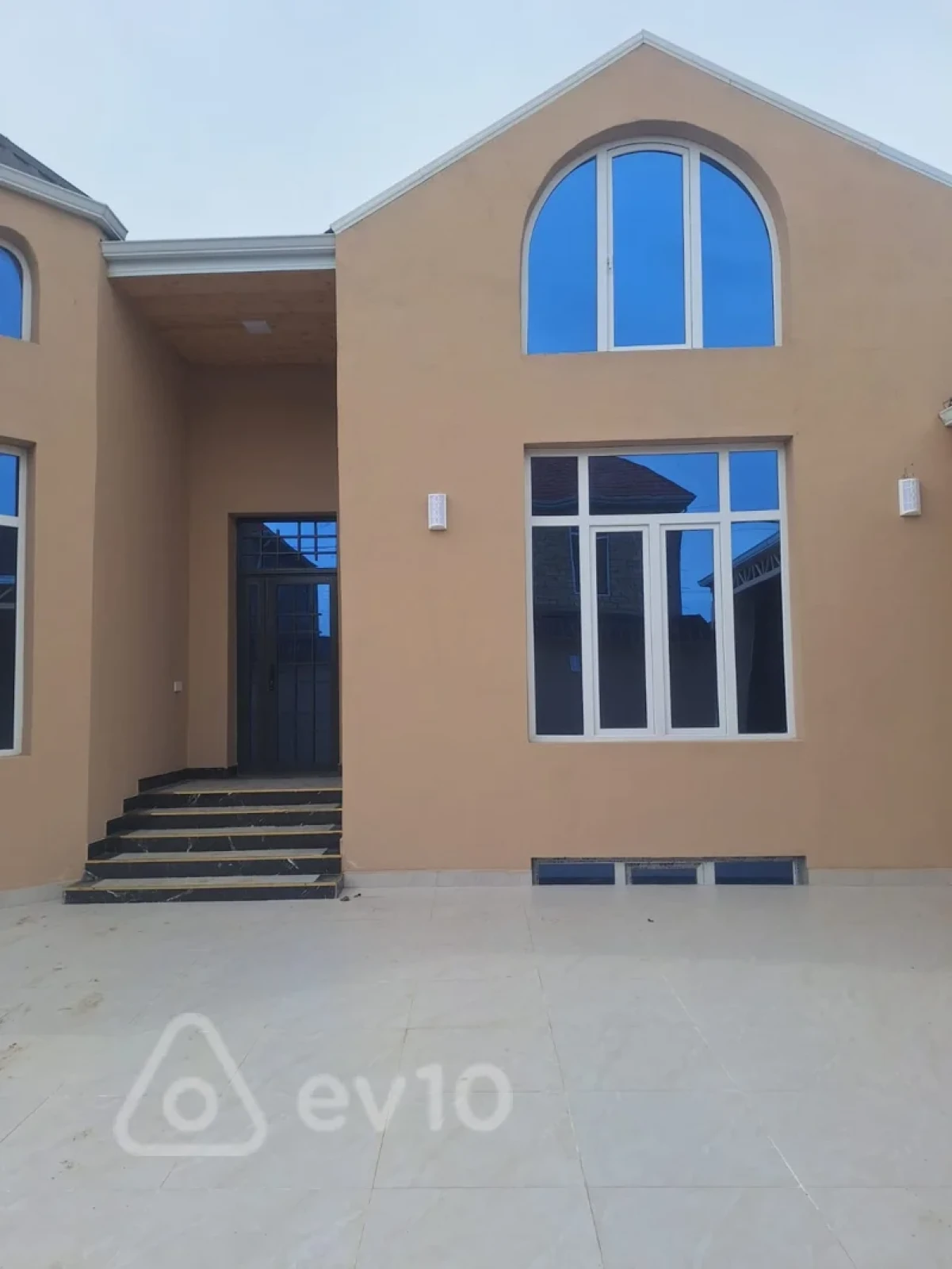 Satılır 4 otaqlı həyət evi 140 m²