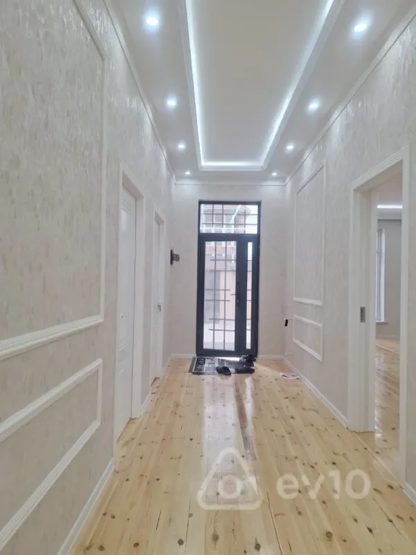 Satılır 4 otaqlı həyət evi 140 m²