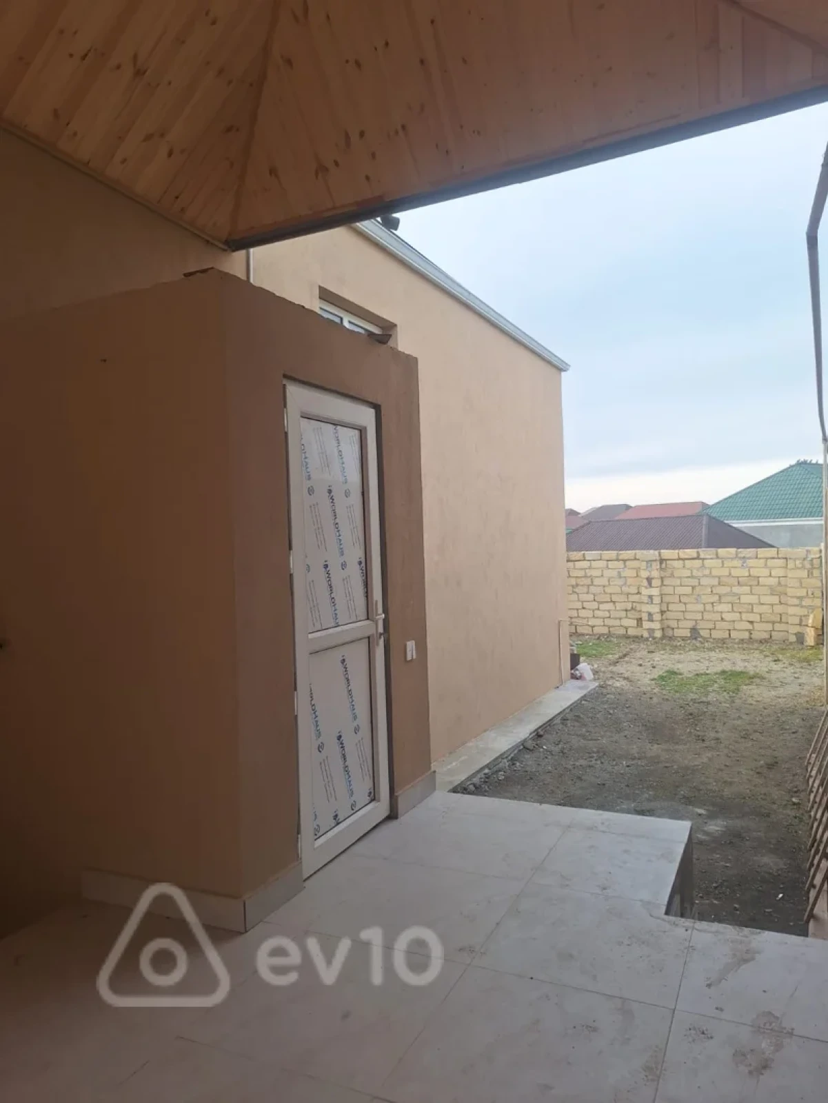 Satılır 4 otaqlı həyət evi 140 m²