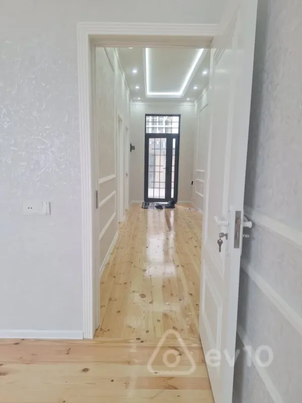 Satılır 4 otaqlı həyət evi 140 m²