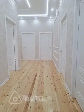 Satılır 4 otaqlı həyət evi 140 m²