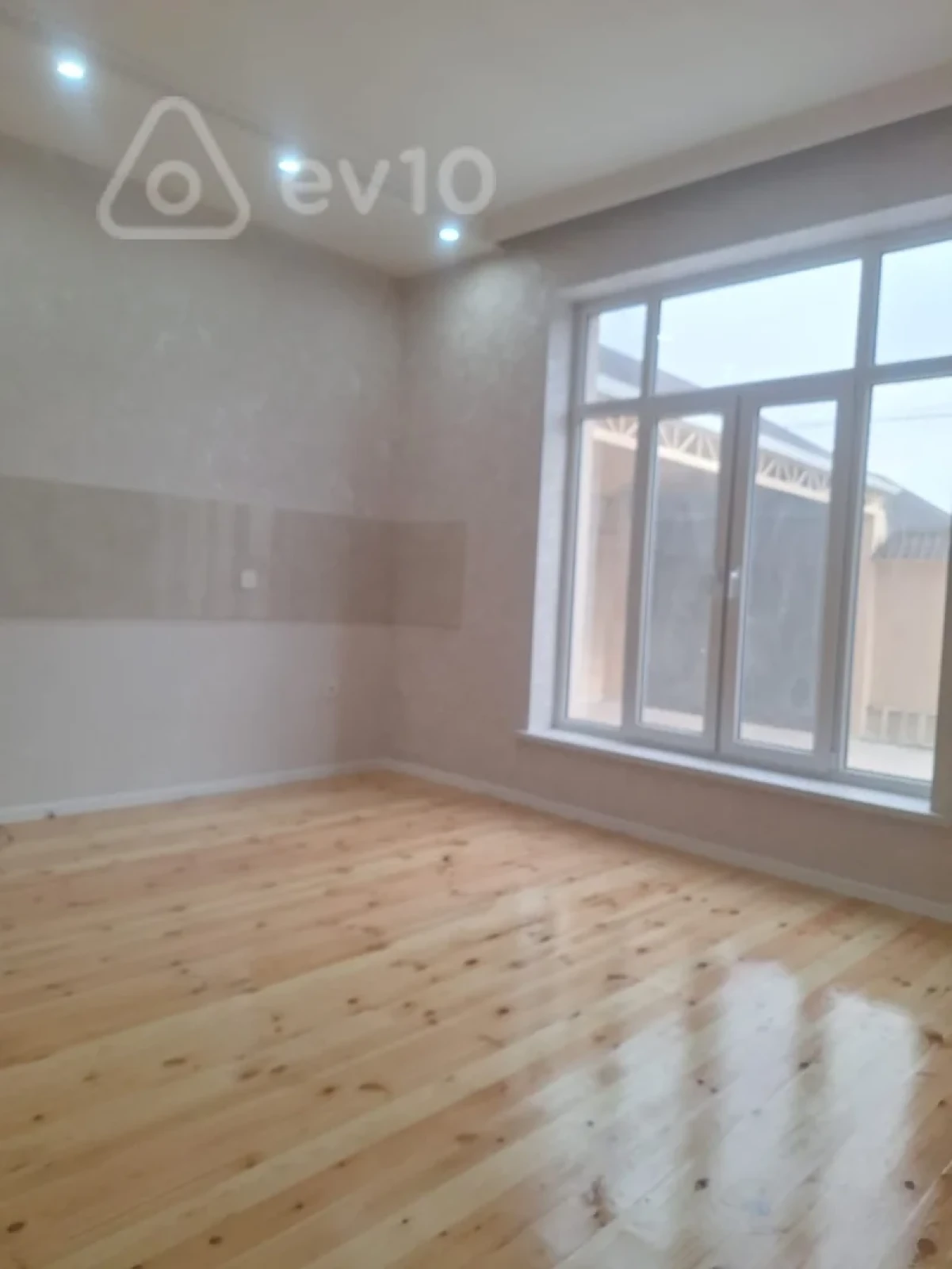 Satılır 4 otaqlı həyət evi 140 m²