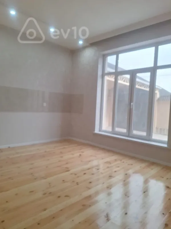 Satılır 4 otaqlı həyət evi 140 m²