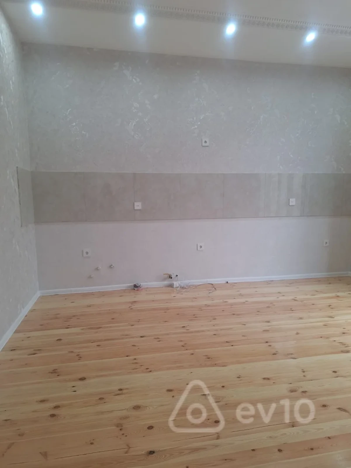 Satılır 4 otaqlı həyət evi 140 m²