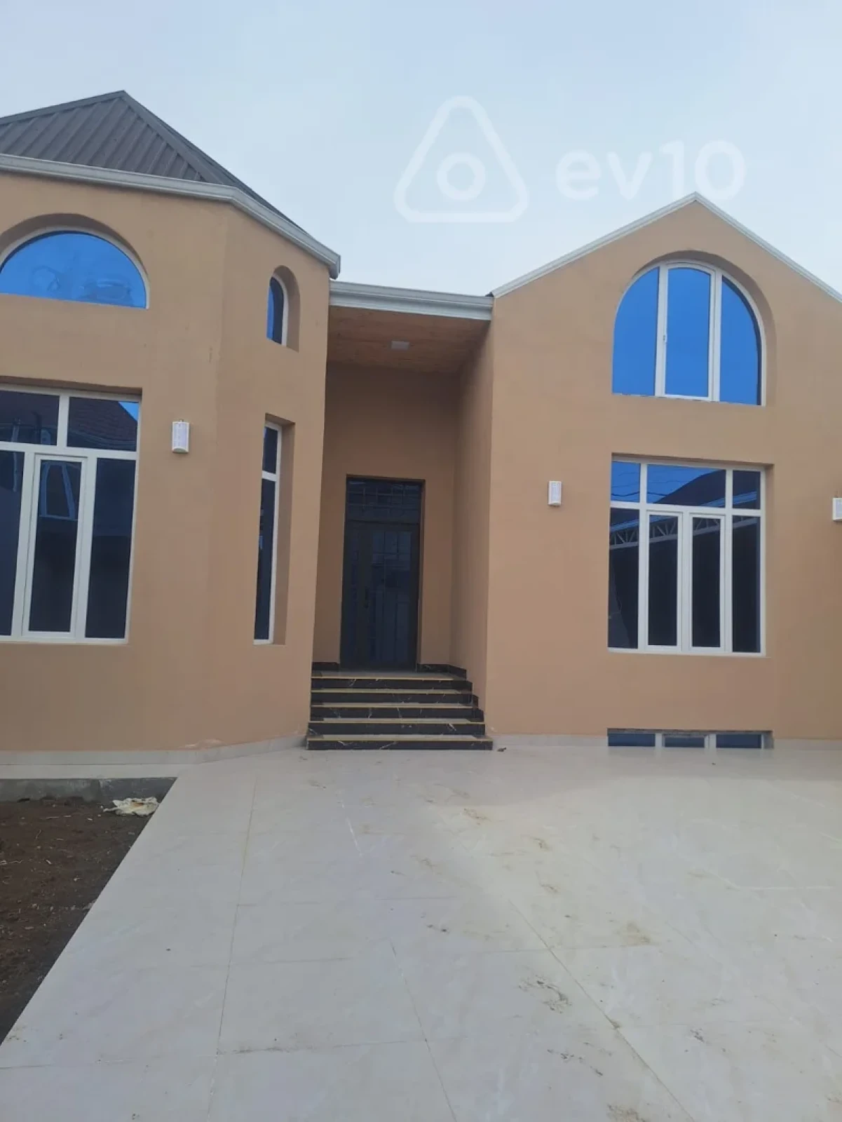 Satılır 4 otaqlı həyət evi 140 m²