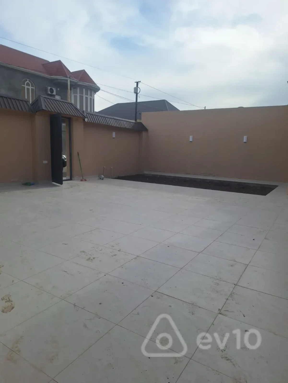 Satılır 4 otaqlı həyət evi 140 m²