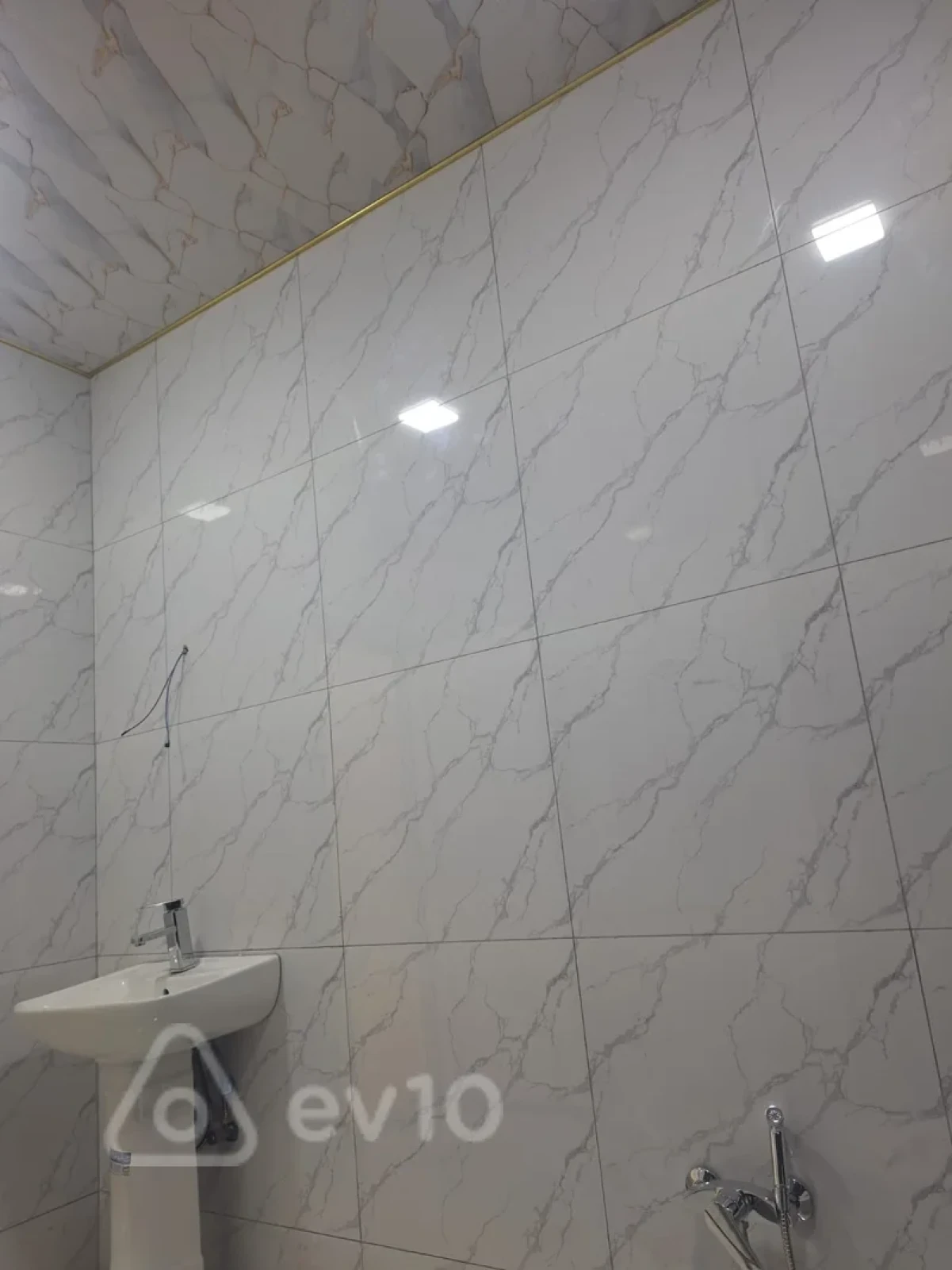 Satılır 4 otaqlı həyət evi 140 m²