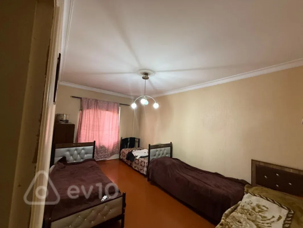 Satılır 3 otaqlı köhnə tikili 80 m²