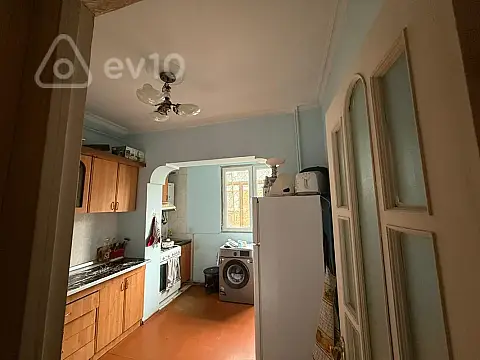 Satılır 3 otaqlı köhnə tikili 80 m²