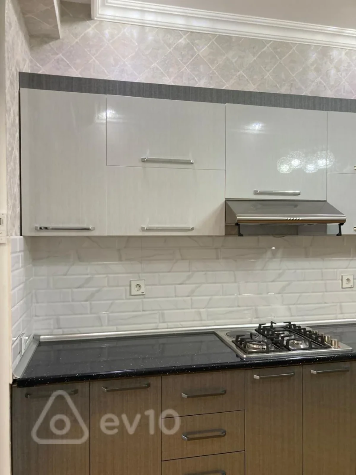 Kirayə verilir 2 otaqlı yeni tikili 72 m²
